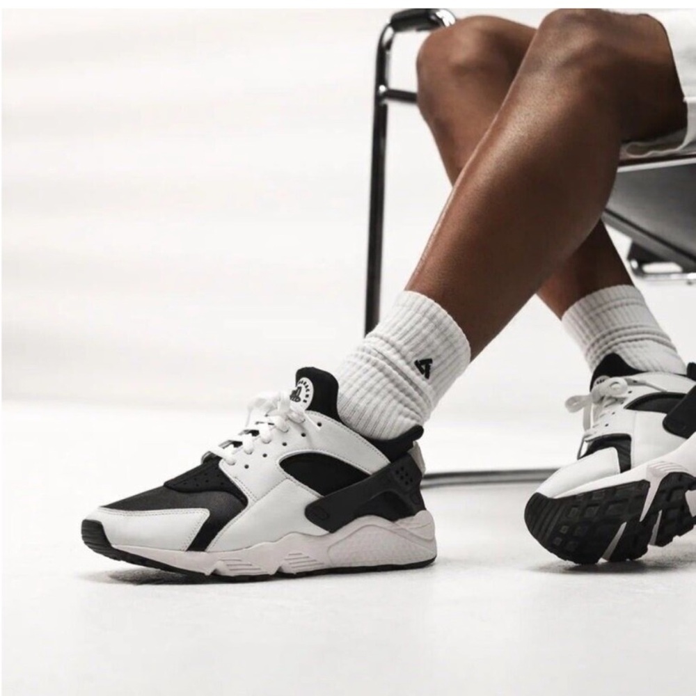 Nike Men’s Air Haurache - White/Black - Size 9